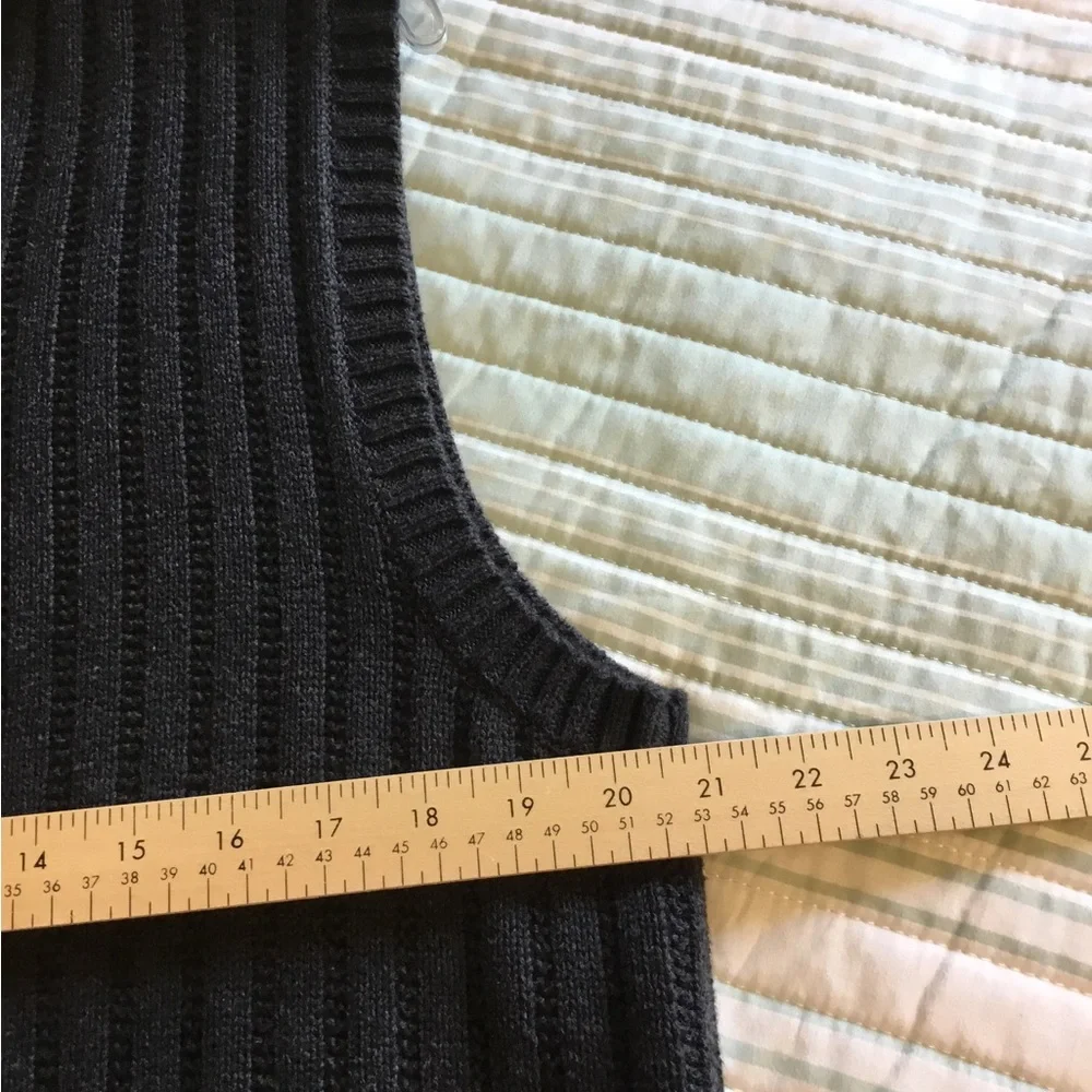 Men’s Lands' End Charcoal Gray VEST Medium sleeveless V-neck pull over